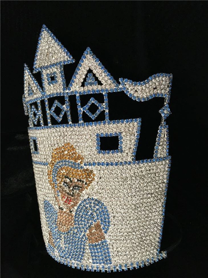 The Castle And The Princess Crowns